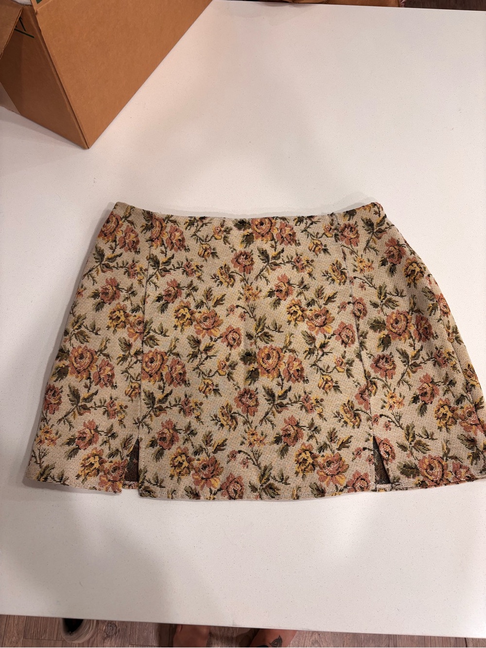SHEIN Cream Floral Jacquard Mini Skirt with Pink and Yellow Blooms